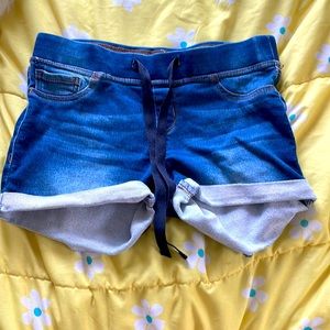Denim stretchy shorts with elastic waistband